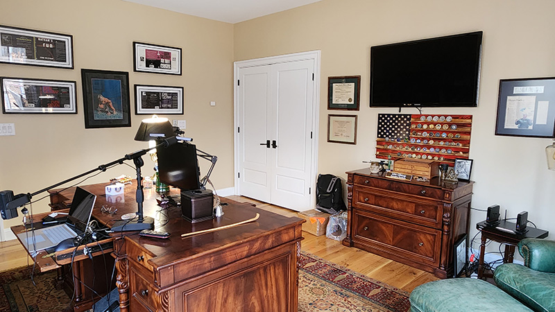 Photo of a desk and decorations in an office